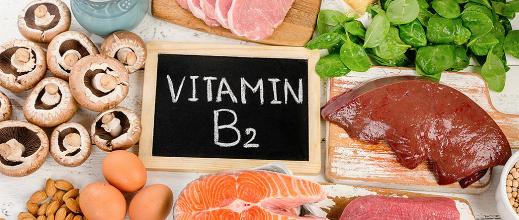 Vitamin B2 - Riboflavin für den Mann als Nahrungsergänzung | © bit24 - stock.adobe.com