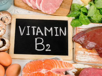 Vitamin B2 - Riboflavin für den Mann als Nahrungsergänzung | © bit24 - stock.adobe.com